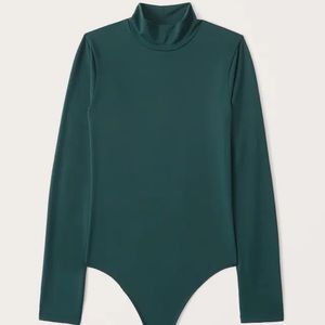 Long-Sleeve Seamless Fabric Mockneck Bodysuit
Color: teal green
Size: XS